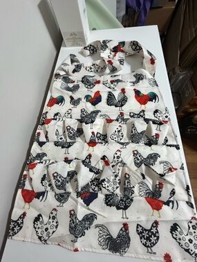NWT Chicken Apron with 12 Pouches for Collecting Eggs